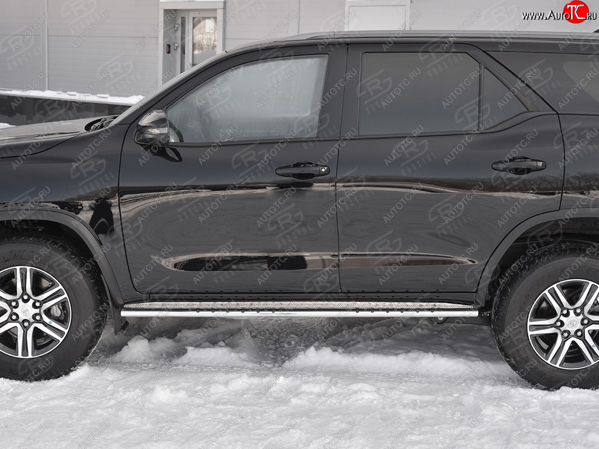 16 649 р. Защита порогов (Ø75х42 мм, лист алюминиевый пыльник) Russtal Toyota Fortuner AN160 рестайлинг (2020-2025) (полированная нержавейка)  с доставкой в г. Кемерово