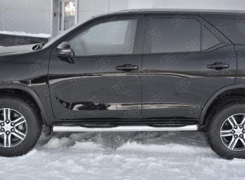 24 549 р. Защита порогов (Ø76 мм, с проступью) SLITKOFF  Toyota Fortuner  AN160 (2020-2025) рестайлинг (торцы со скосами 45°, полированная нержавейка)  с доставкой в г. Кемерово. Увеличить фотографию 2