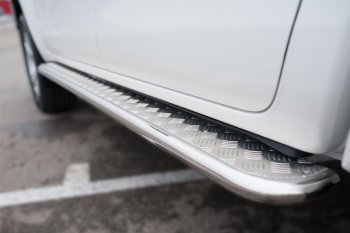 Широкая защита порогов с трубой диаметром 42 мм SLITKOFF v2 Toyota Hilux  AN120 (2016-2020) дорестайлинг