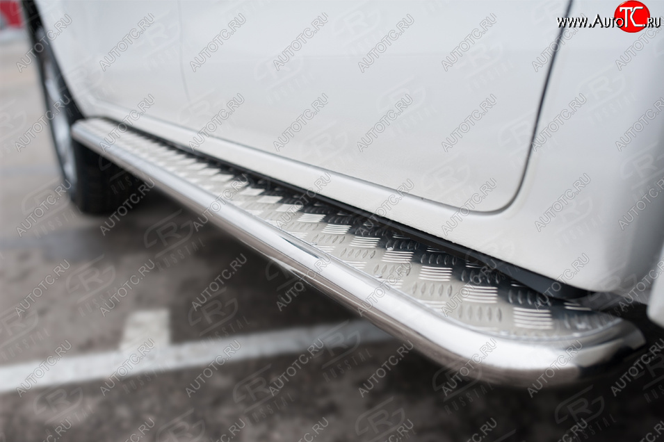 23 799 р. Порожки для ног SLITKOFF (Ø42 мм, BLACK ONYX)  Toyota Hilux  AN120 (2020-2025) 2-ой рестайлинг (лист - алюминий, профиль - сталь)  с доставкой в г. Кемерово