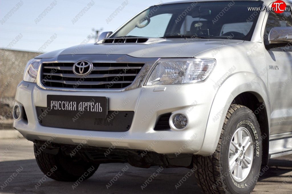 1 059 р. Зимняя заглушка решетки переднего бампера РА Toyota Hilux AN20,AN30  2-ой рестайлинг (2011-2016)  с доставкой в г. Кемерово