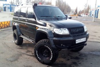 8 999 р. Решетка радиатора CrTuning - Чёрный БРУТ Уаз Патриот 23632 дорестайлинг пикап (2008-2014) (Установка с пластиковым бампером, Без надписи PATROT)  с доставкой в г. Кемерово. Увеличить фотографию 1
