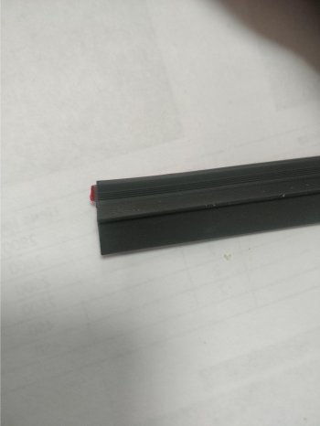 287 р. Универсальный уплотнитель FlexLine (на самоклеящейся основе, лепесток 9 mm, 1 погонный метр) Volkswagen Jetta A6 седан рестайлинг (2015-2018)  с доставкой в г. Кемерово. Увеличить фотографию 4