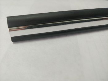 299 р. Универсальный уплотнитель FlexLine (16 mm U-LIP с хром полосой, 1 погонный метр) Toyota Yaris XP90 седан дорестайлинг (2006-2009)  с доставкой в г. Кемерово. Увеличить фотографию 4