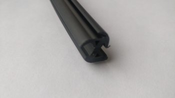 195 р. Универсальный уплотнитель FlexLine (8 mm U-LIP 2 лепестка, 1 погонный метр) Toyota Yaris XP90 седан дорестайлинг (2006-2009)  с доставкой в г. Кемерово. Увеличить фотографию 2