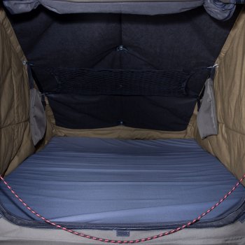 121 999 р. Багажный бокс-палатка Yuago Travel 2.0 (зима, 1000 л/230x160x35 см) на крышу KIA Spectra (2000-2009) (Черный бокс, тент графит)  с доставкой в г. Кемерово. Увеличить фотографию 4