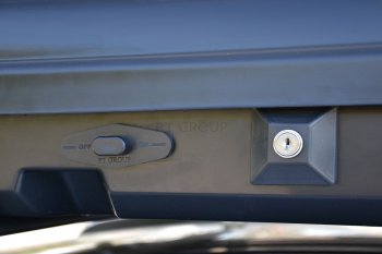 21 749 р. Автобокс PT GROUP(410л., 177х81х46, одностороннее открывание) Turino 1 черный Mercedes-Benz C-Class W204 дорестайлинг седан (2007-2011) (Черный)  с доставкой в г. Кемерово. Увеличить фотографию 4