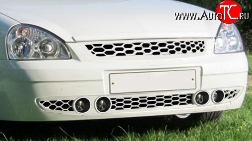 859 р. Изменённая решётка Euro-Style с крупной сеткой под 4 ПТФ  Лада Приора ( 21728,  2170,  2171,  2172) (2013-2018) купе рестайлинг, седан рестайлинг, универсал рестайлинг, хэтчбек рестайлин (Неокрашенная)  с доставкой в г. Кемерово