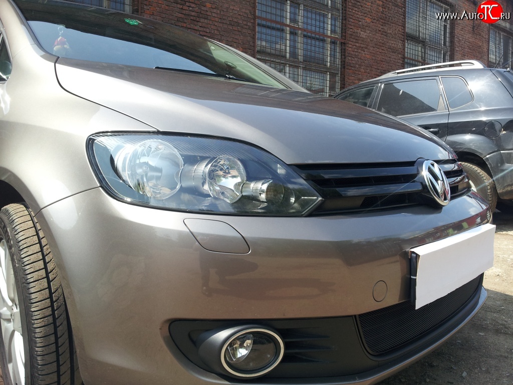 2 089 р. Сетка на бампер (рестайлинг) Russtal (черная) Volkswagen Golf Plus 5 (2004-2009)  с доставкой в г. Кемерово