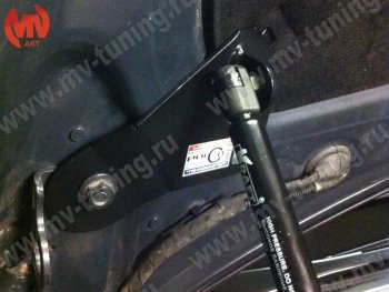 2 969 р. Упор капота MV-Tuning (одинарный)  Volkswagen Golf Plus ( 5,  6) (2004-2014)  с доставкой в г. Кемерово. Увеличить фотографию 2
