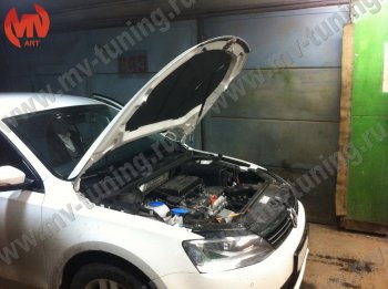 2 969 р. Упор капота MV-Tuning (одинарный) Volkswagen Jetta A6 седан рестайлинг (2015-2018)  с доставкой в г. Кемерово. Увеличить фотографию 2