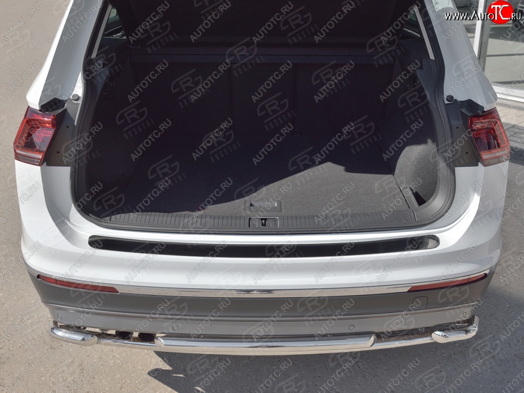 1 479 р. Накладка на задний бампер (лист нерж зеркальный) Russtal Volkswagen Tiguan Mk2 дорестайлинг (2016-2020) (Неокрашенная)  с доставкой в г. Кемерово