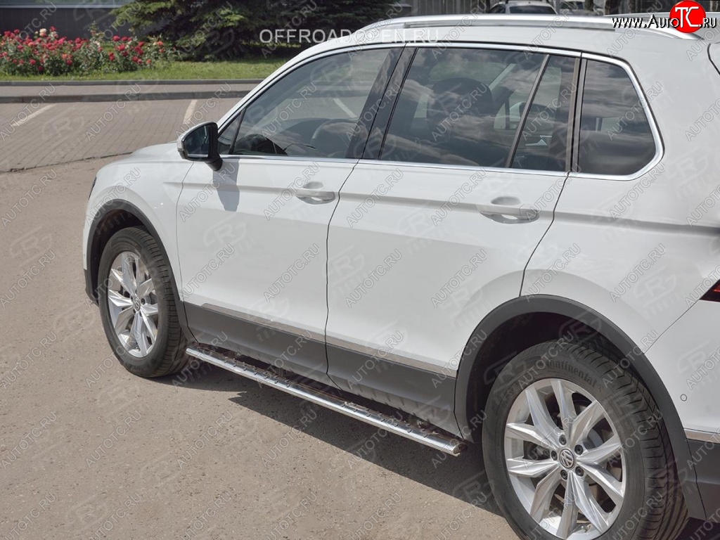 16 649 р. Пороги труба 75х42 овал с проступью Russtal Volkswagen Tiguan Mk2 дорестайлинг (2016-2020)  с доставкой в г. Кемерово