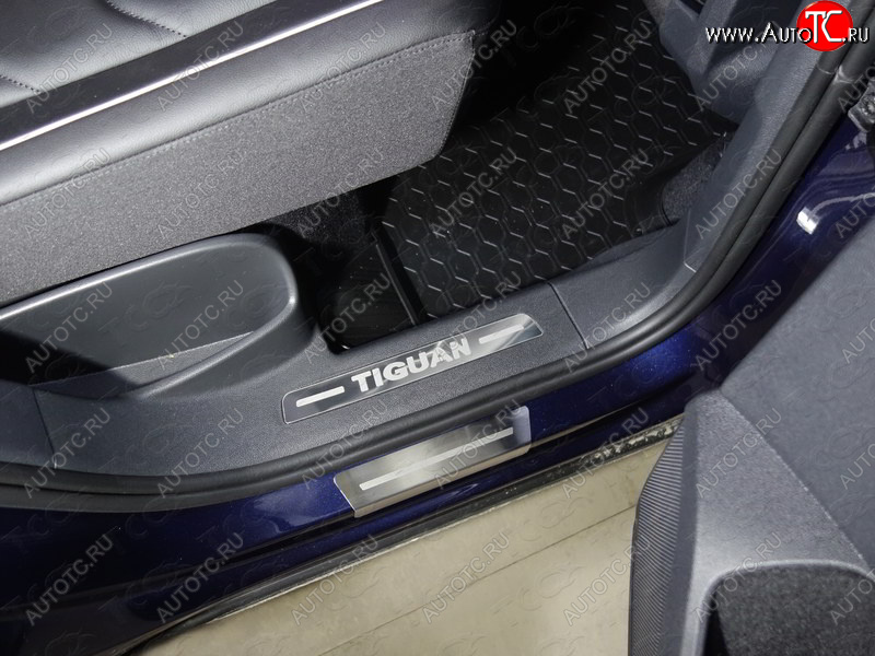 1 099 р. Пороги накладки задние ТСС Volkswagen Tiguan Mk2 рестайлинг (2020-2022) (нержавейка полированная, надпись Tiguan)  с доставкой в г. Кемерово