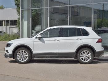 19 399 р. Защита порогов (Ø120х60 мм с проступью, NOT R-LINE) Russtal Volkswagen Tiguan Mk2 рестайлинг (2020-2022) (полированная нержавейка)  с доставкой в г. Кемерово. Увеличить фотографию 2
