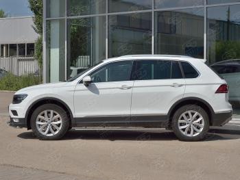 16 649 р. Защита порогов (Ø75х42 мм с проступью, NOT R-LINE) Russtal Volkswagen Tiguan Mk2 рестайлинг (2020-2022) (полированная нержавейка)  с доставкой в г. Кемерово. Увеличить фотографию 2