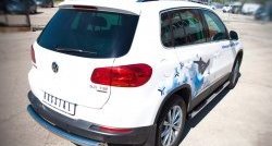 83 999 р. Защита порогов с пластиковыми вставками для ног из круглой трубы диаметром 76 мм (Sport & Style) Russtal Volkswagen Tiguan NF рестайлинг (2011-2017) (Защита порогов с со скосами на торцах (вариант 1))  с доставкой в г. Кемерово. Увеличить фотографию 8