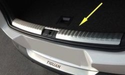 4 749 р. Металлический порожек в багажник автомобиля СТ Volkswagen Tiguan NF рестайлинг (2011-2017)  с доставкой в г. Кемерово. Увеличить фотографию 2