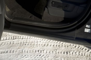 2 499 р. Накладки на внутренние пороги дверей RA  Volkswagen Touareg  GP (2006-2010) рестайлинг  с доставкой в г. Кемерово. Увеличить фотографию 3