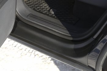 Накладки на внутренние пороги задних дверей RA Volkswagen Touareg  GP (2006-2010) рестайлинг